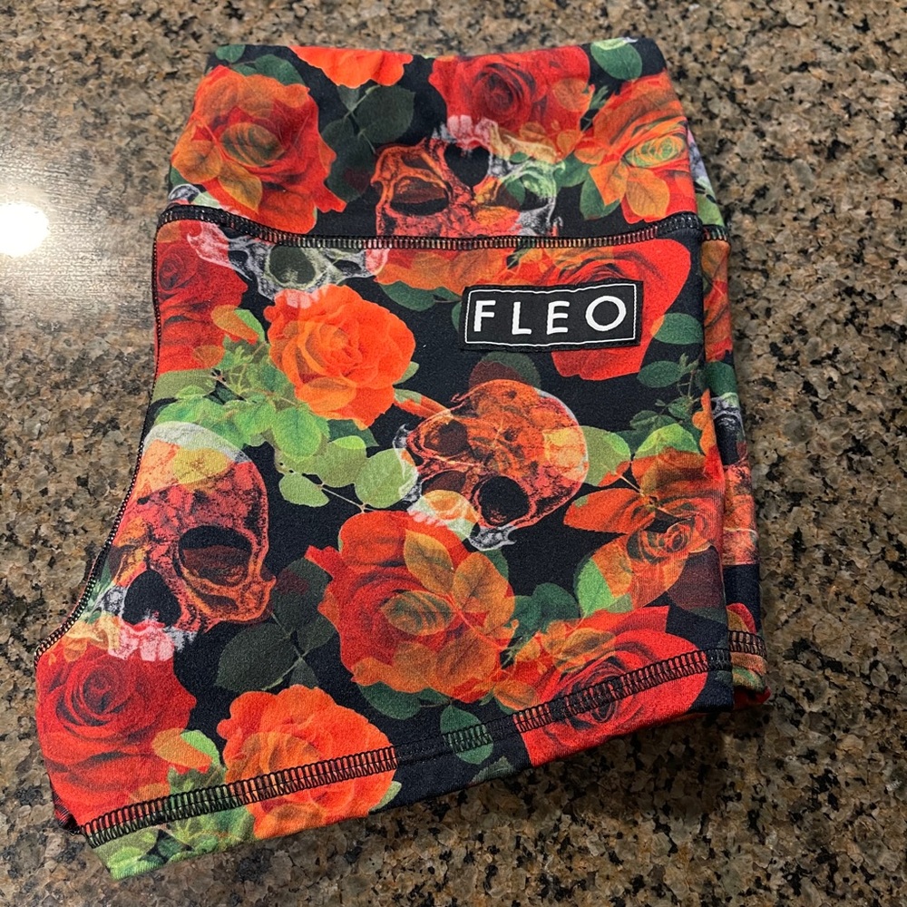 Fleo rose and skull.